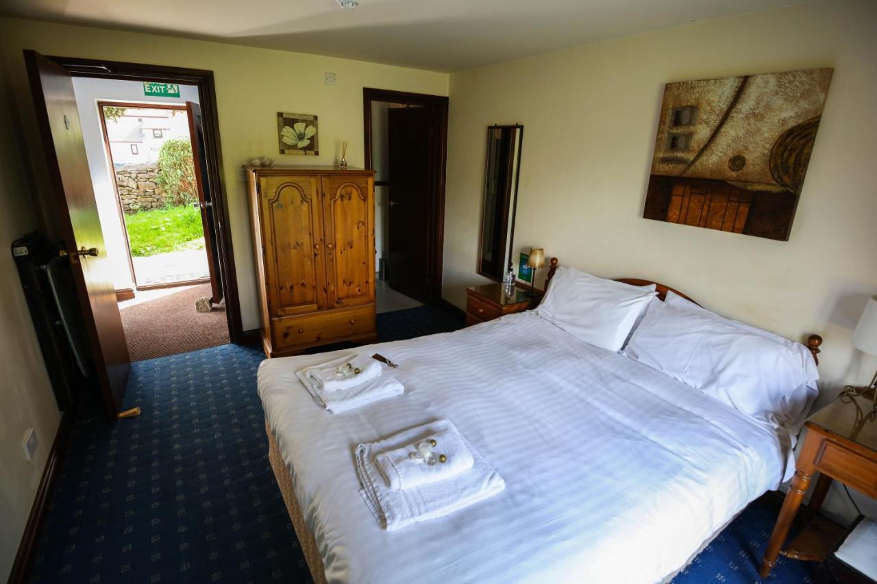 Oyo Ye Olde Bowling Green Inn (Adults Only) Bradwell  Bagian luar foto